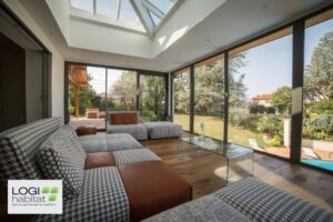 intérieur véranda aménagée en salon